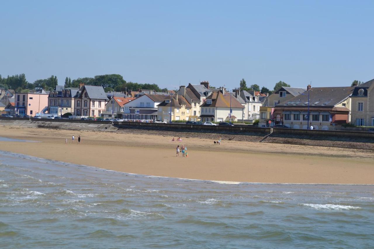 Gite "Au P'Tit Tourois" De Plain-Pied Tout Confort Avec Veranda Proche D'Omaha Beach Et De Bayeux Accueillant Les Animaux Exterior foto