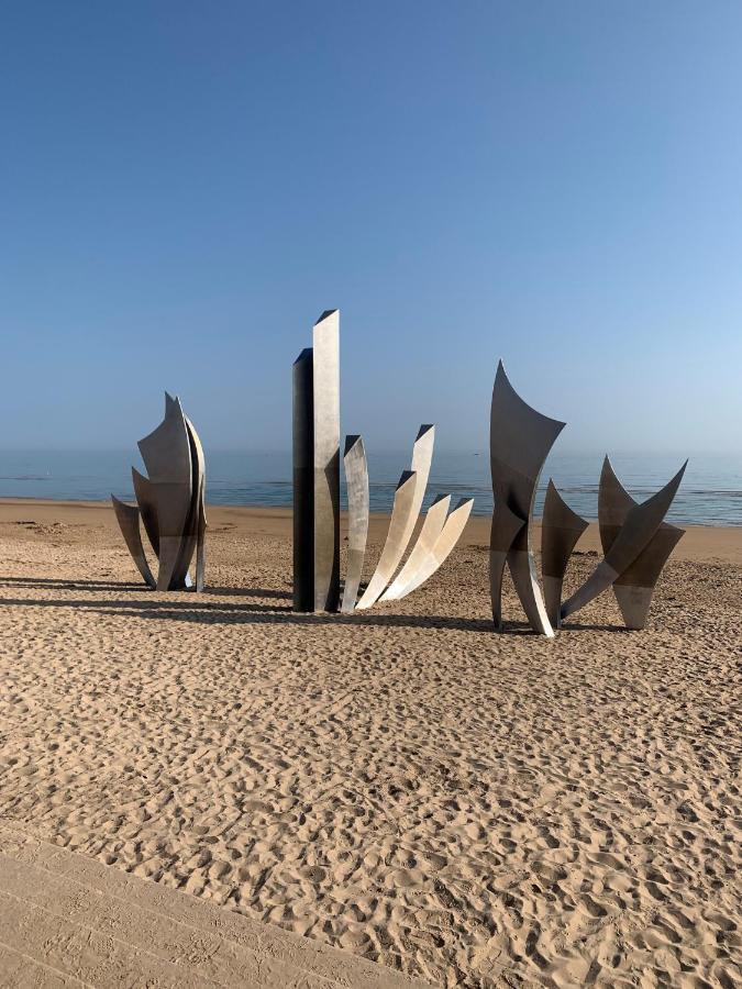 Gite "Au P'Tit Tourois" De Plain-Pied Tout Confort Avec Veranda Proche D'Omaha Beach Et De Bayeux Accueillant Les Animaux Exterior foto