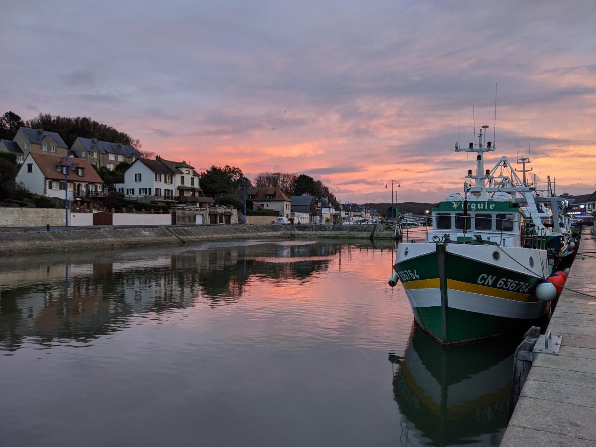 Gite "Au P'Tit Tourois" De Plain-Pied Tout Confort Avec Veranda Proche D'Omaha Beach Et De Bayeux Accueillant Les Animaux Exterior foto